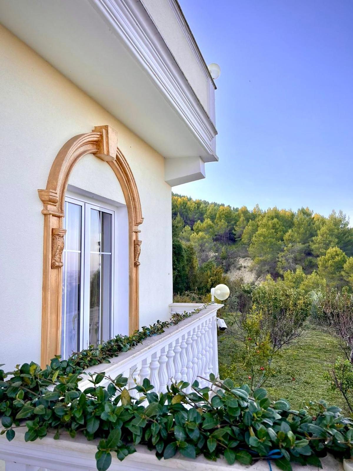 Villa Dy Bukurite *